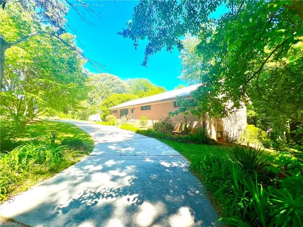 Mooresville, NC 28115,1347 Main ST