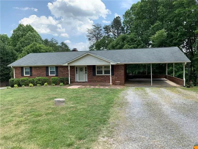 1056 Slate RD, King, NC 27021