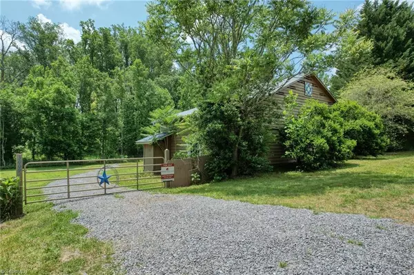 Boonville, NC 27011,3009 Cranberry RD