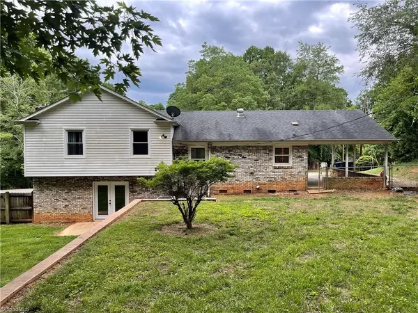 Wilkesboro, NC 28697,1510 Cedar LN