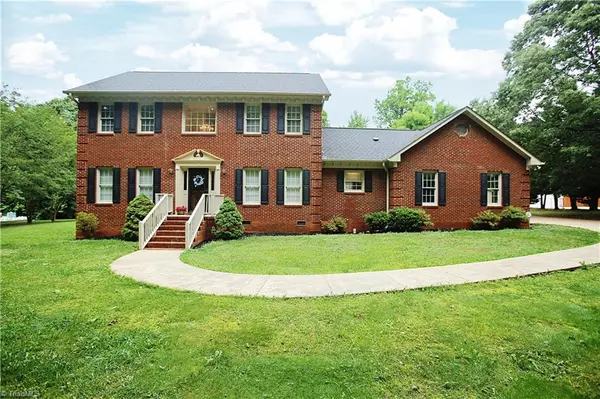 4709 Laforesta DR, Mcleansville, NC 27301
