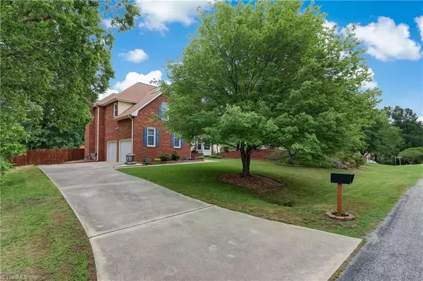 Kernersville, NC 27284,7186 Blackmoor RD