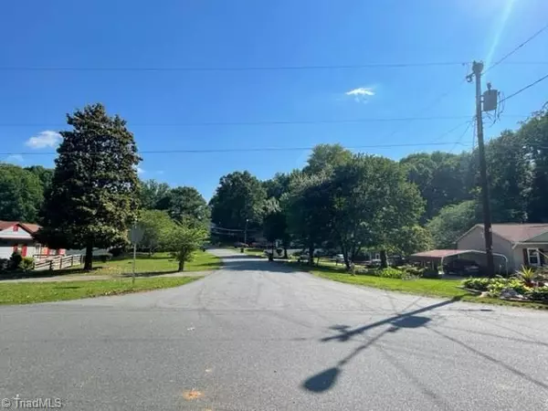 Rural Hall, NC 27045,571 Heatherton LN