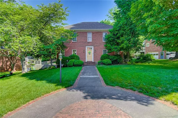 Winston Salem, NC 27106,3613 Foxglove DR