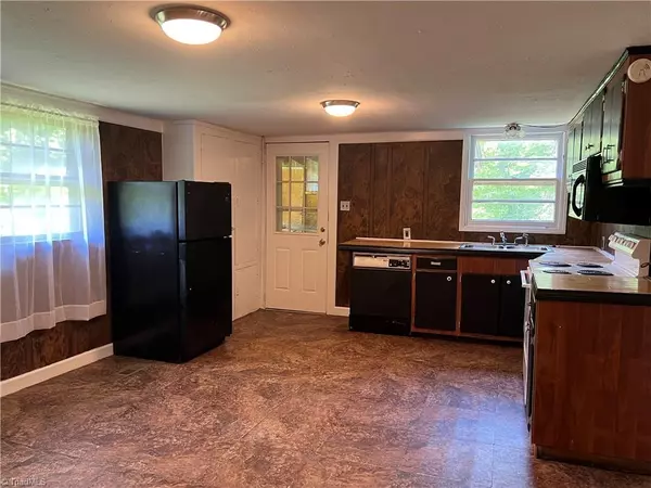 Sophia, NC 27350,4448 Cedar DR