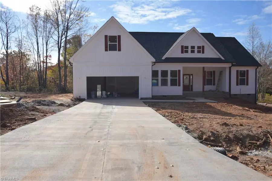 135 Pheasant TRL, Pilot Mountain, NC 27041