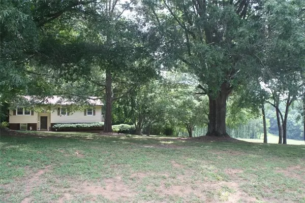Tobaccoville, NC 27050,5290 Crown Point DR
