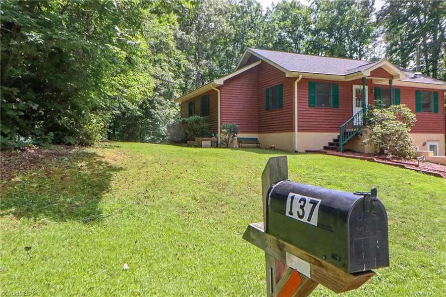 137 Kingswood Place DR, Walnut Cove, NC 27052