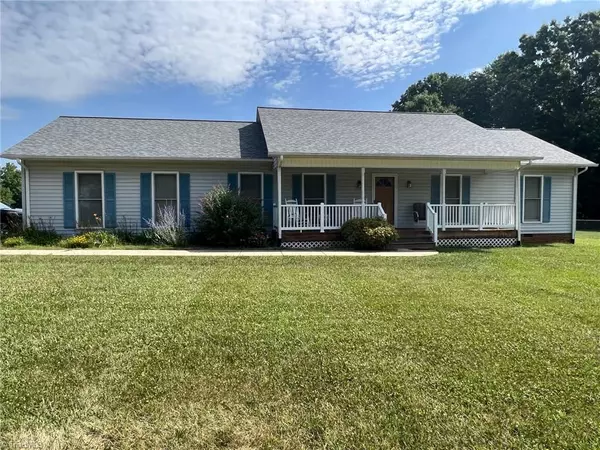 317 Cleary LN, Yadkinville, NC 27055