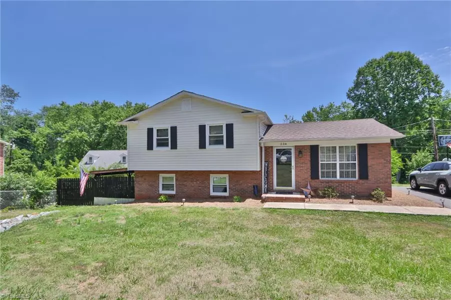 234 Turfwood LN, King, NC 27021