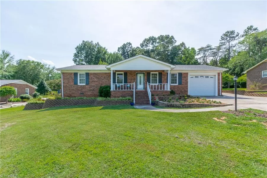 212 Holly Hill ST, Ramseur, NC 27316