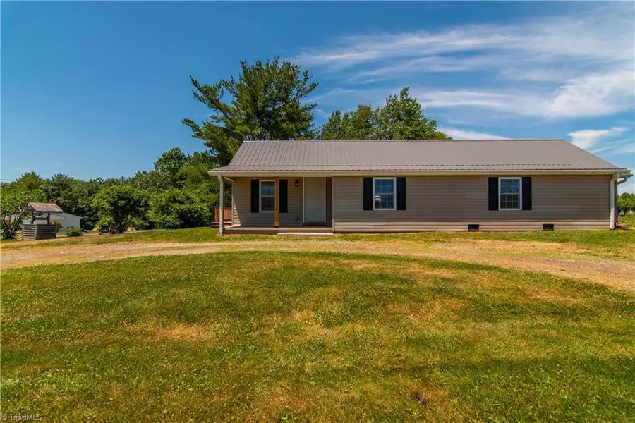 33 Brooks RD, Glade Valley, NC 28627