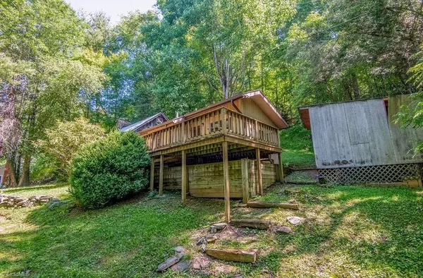 Boone, NC 28607,284 Grady Winkler RD