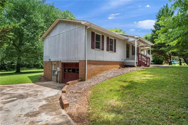 Yadkinville, NC 27055,212 Kyle ST