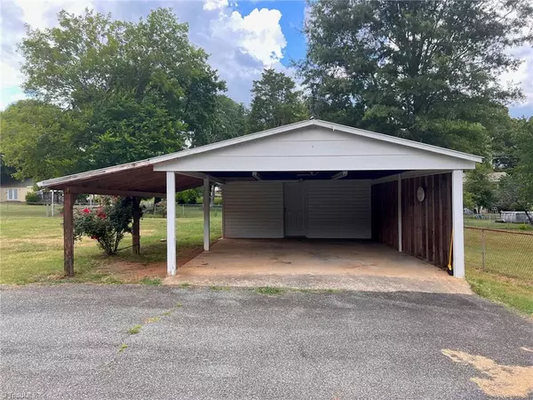 Lexington, NC 27292,562 Cedar DR