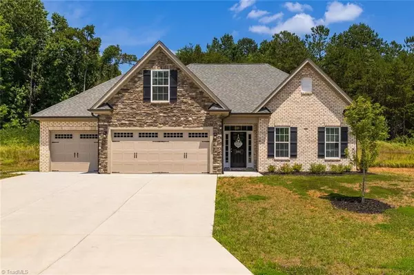 204 Shadow TRL, Clemmons, NC 27012