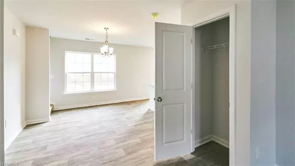 Winston Salem, NC 27105,615 Tochi CT #155