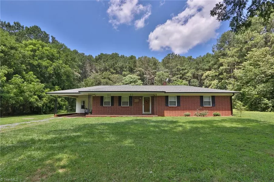 1028 Eagle DR, Boonville, NC 27011