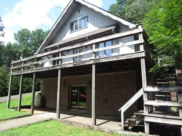 231 West Shore DR, Wilkesboro, NC 28697