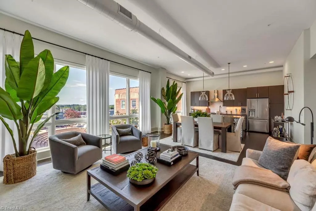 Winston Salem, NC 27101,400 W 4th ST #304