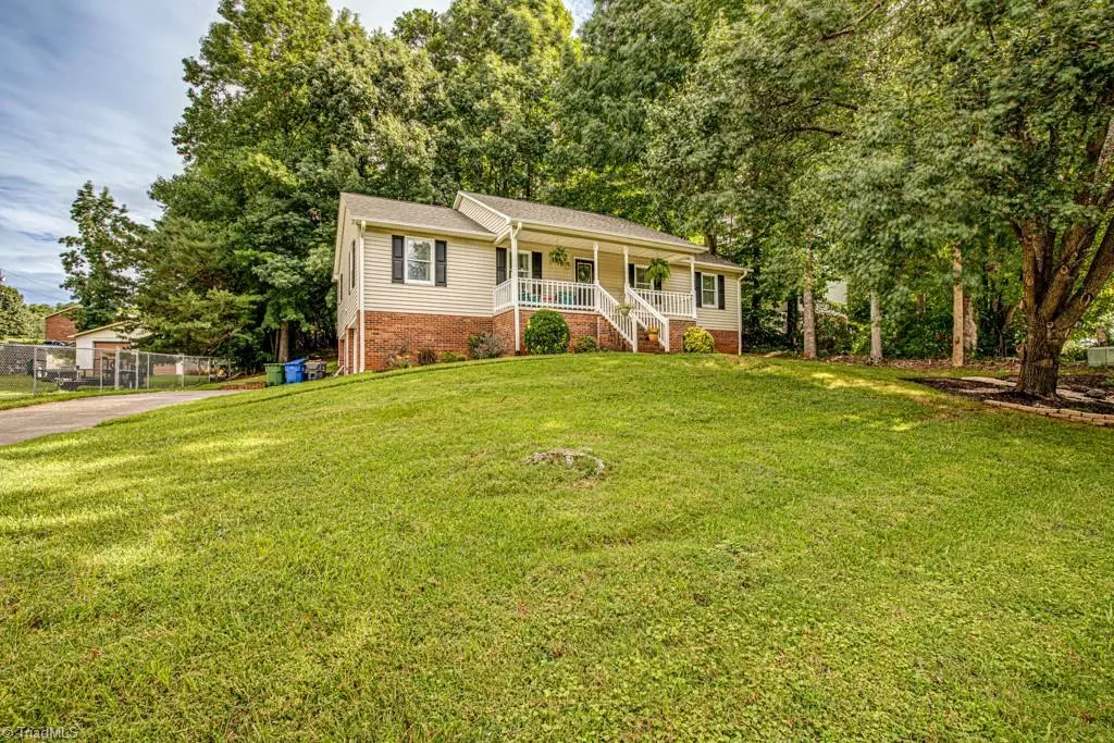 Kernersville, NC 27284,805 Leichester Square CT