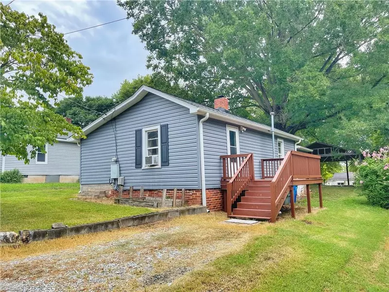 305 S 7th AVE, Mayodan, NC 27027