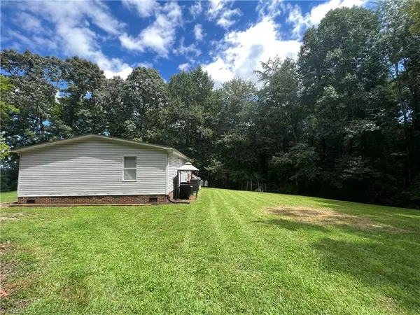 Hays, NC 28635,674 Sawyer RD