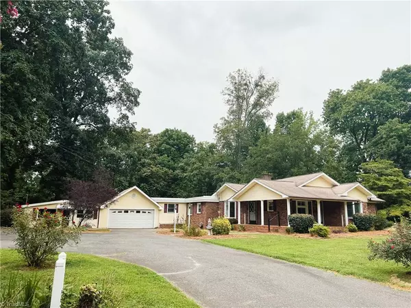 1967 Trogdon Hill RD, Asheboro, NC 27205