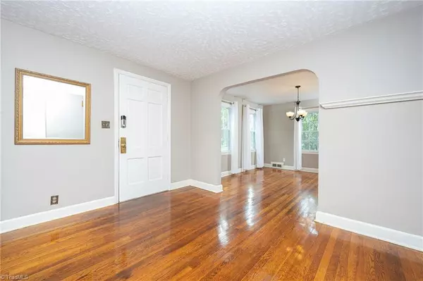 Winston Salem, NC 27103,724 S Sunset DR