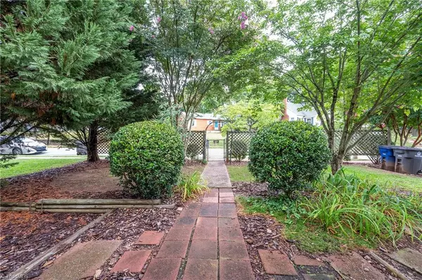 Winston Salem, NC 27103,724 S Sunset DR