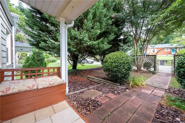 Winston Salem, NC 27103,724 S Sunset DR