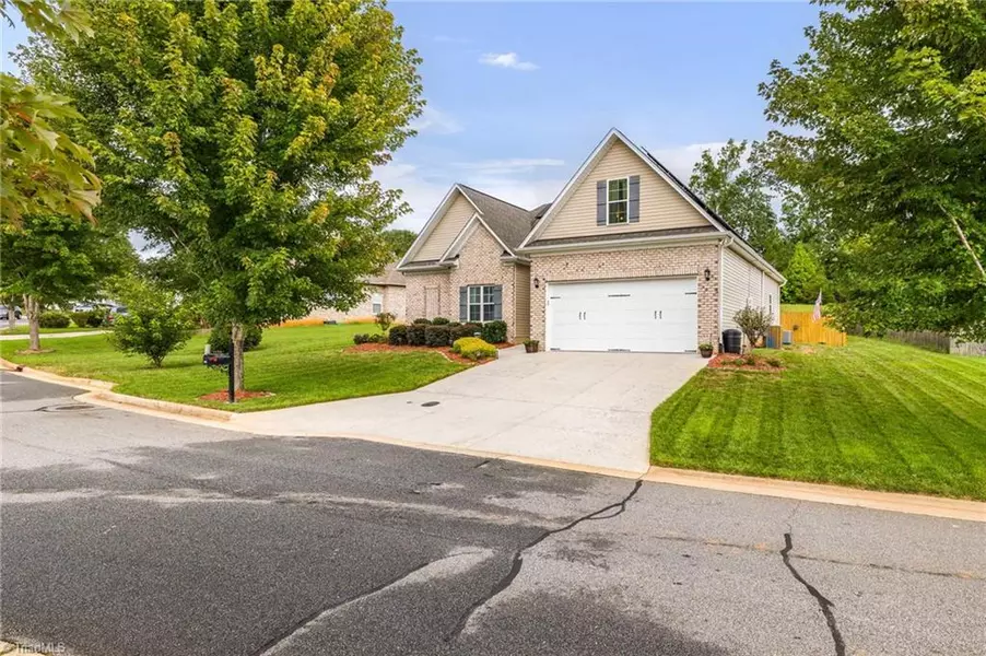 5656 Beaver Pond TRL, Pfafftown, NC 27040