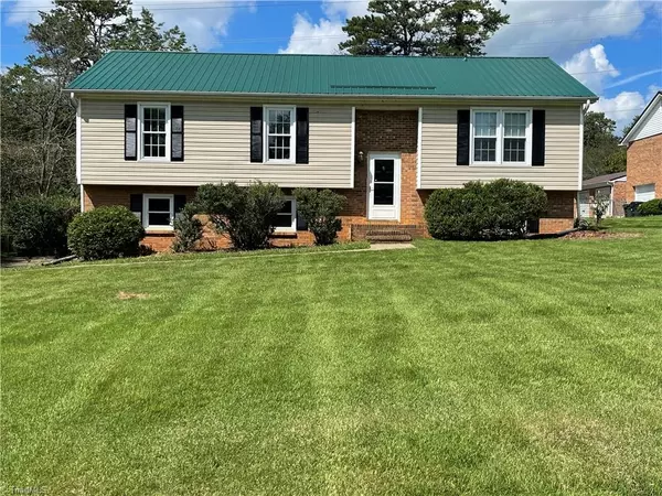 Tobaccoville, NC 27050,3591 Deerhunter LN