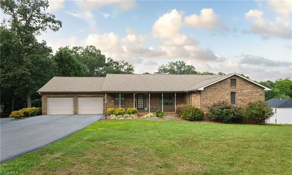Winston Salem, NC 27106,5465 Heritage Oaks LN