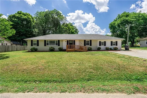 136 Lindbergh ST, Winston Salem, NC 27104