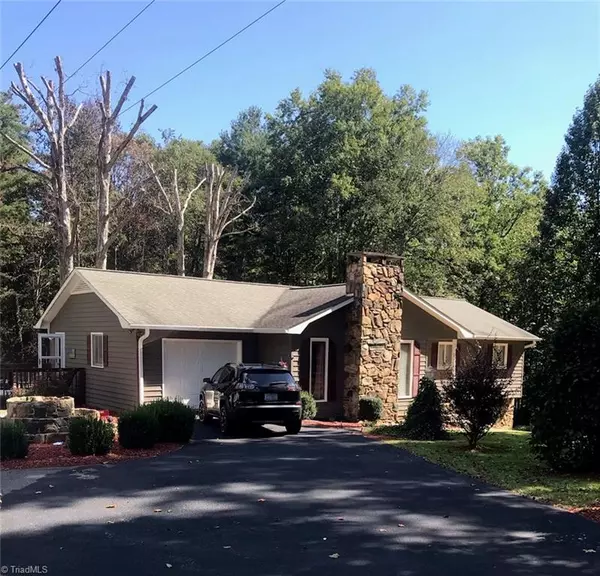 290 Creekside LN, North Wilkesboro, NC 28659