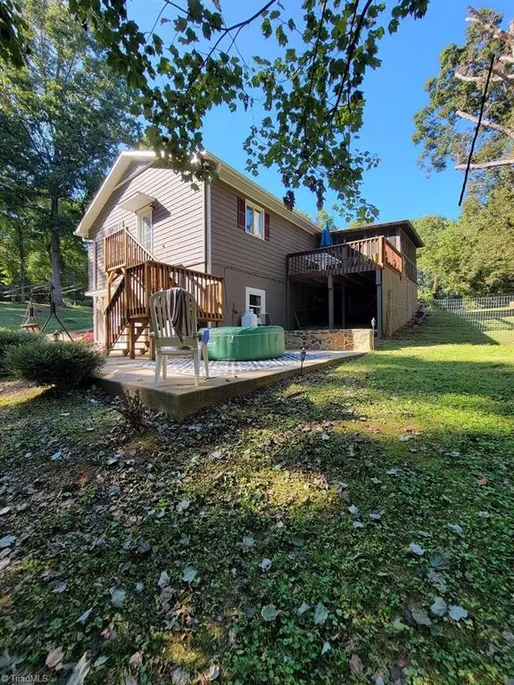 North Wilkesboro, NC 28659,290 Creekside LN