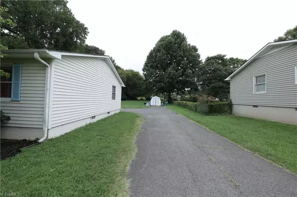 Winston Salem, NC 27103,6172 Ridgecrest DR