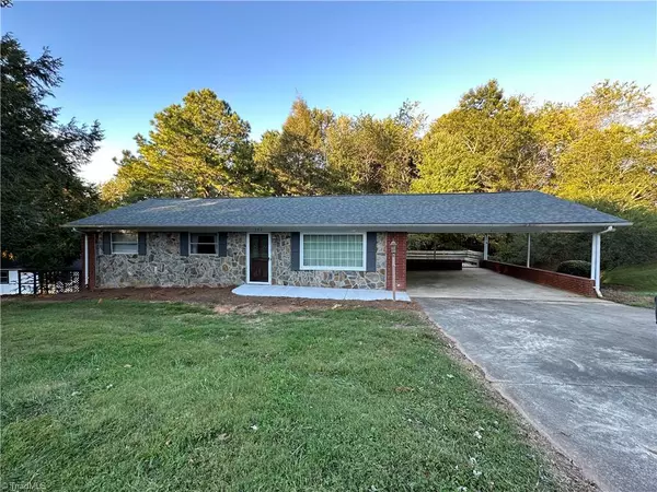 752 Osborne Sunset DR, North Wilkesboro, NC 28659