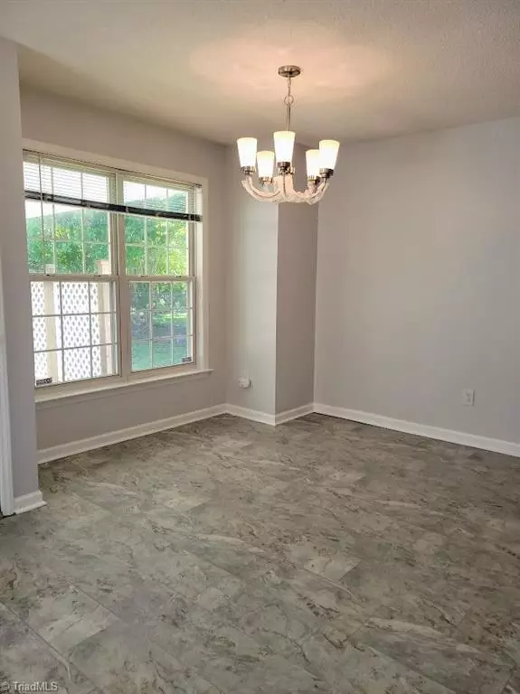 Winston Salem, NC 27107,3960 Glenn Knoll LN