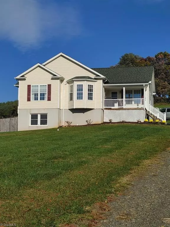 454 Reedside DR, Fancy Gap, VA 24328