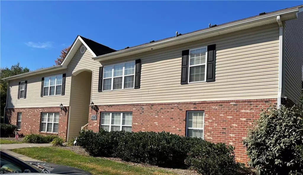 Winston Salem, NC 27127,1905 Crest Hollow DR #201