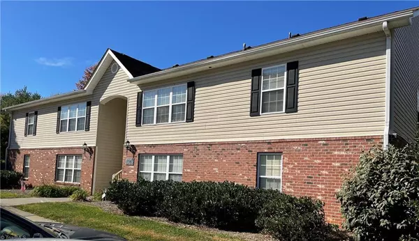 1905 Crest Hollow DR #201, Winston Salem, NC 27127