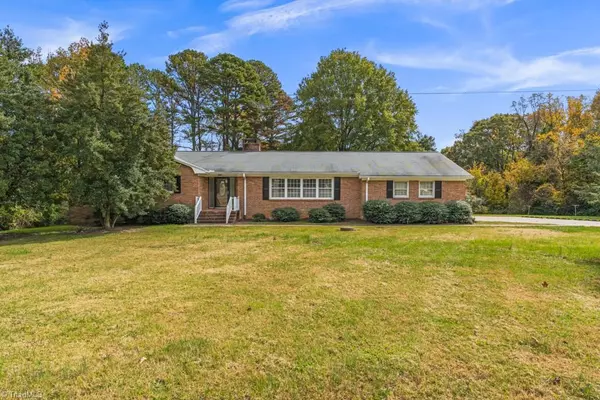 511 N Peace Haven RD, Winston Salem, NC 27104