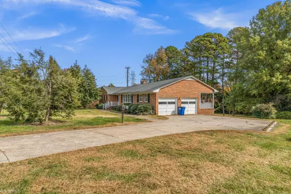 Winston Salem, NC 27104,511 N Peace Haven RD