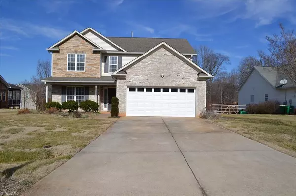 3217 Knoll Ridge DR, Walkertown, NC 27051