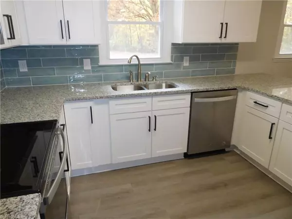 Winston Salem, NC 27105,5050 Woodsboro LN