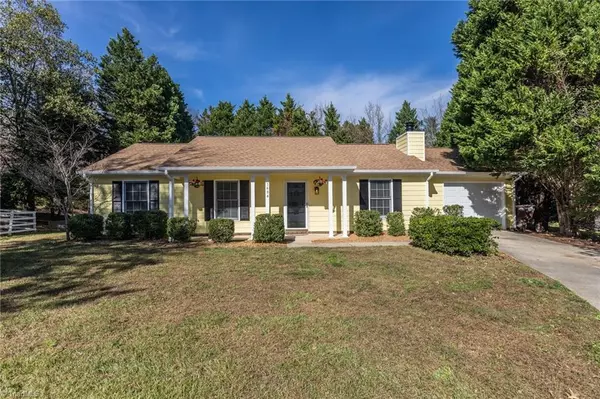 1604 N Oaks CT, Greensboro, NC 27455