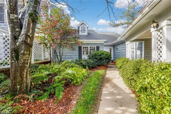 1220 Kent Place LN, Winston Salem, NC 27104