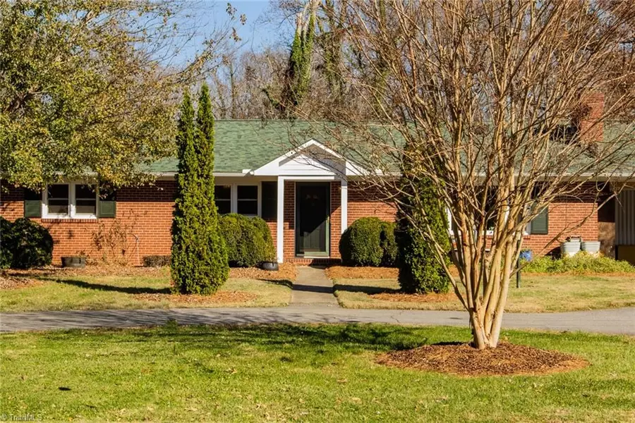 337 S Carolina AVE, Boonville, NC 27011